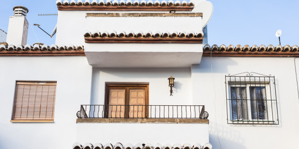 Pintar Fachadas de Casas Unifamiliares / Chalets Lles de Cerdanya · Pinturas Especiales Anticorrosivas y de Alta Resistencia