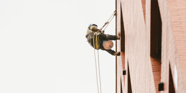 Trabajos Verticales en Fachadas de Edificios / Viviendas en Pirineus · Reducción de Costes y Permisos / Licencias Municipales